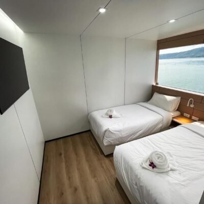 Mandarin Queen Jovanna Twin Cabin