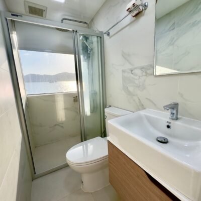 Mandarin Queen Jovanna bathroom