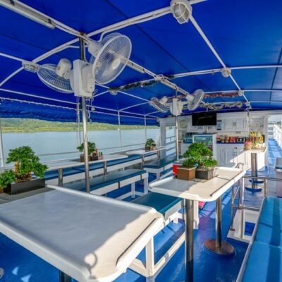 Manta Queen 5 Liveaboard Eating Area