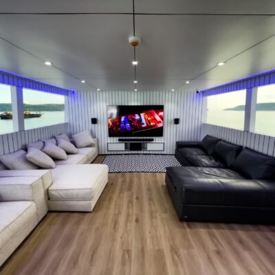 Mandarin Queen Jovanna Livaboard Relax Lounge