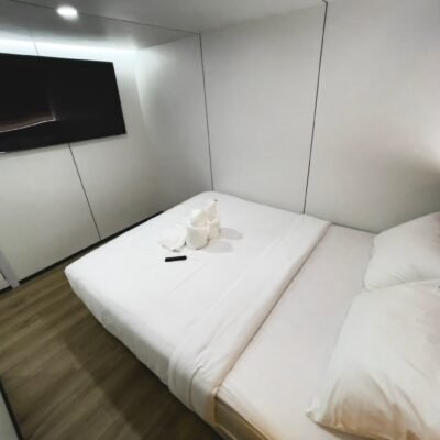 Mandarin Queen Jovanna Twin Cabin