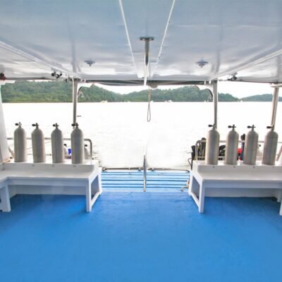 dive deck on manta queen 1