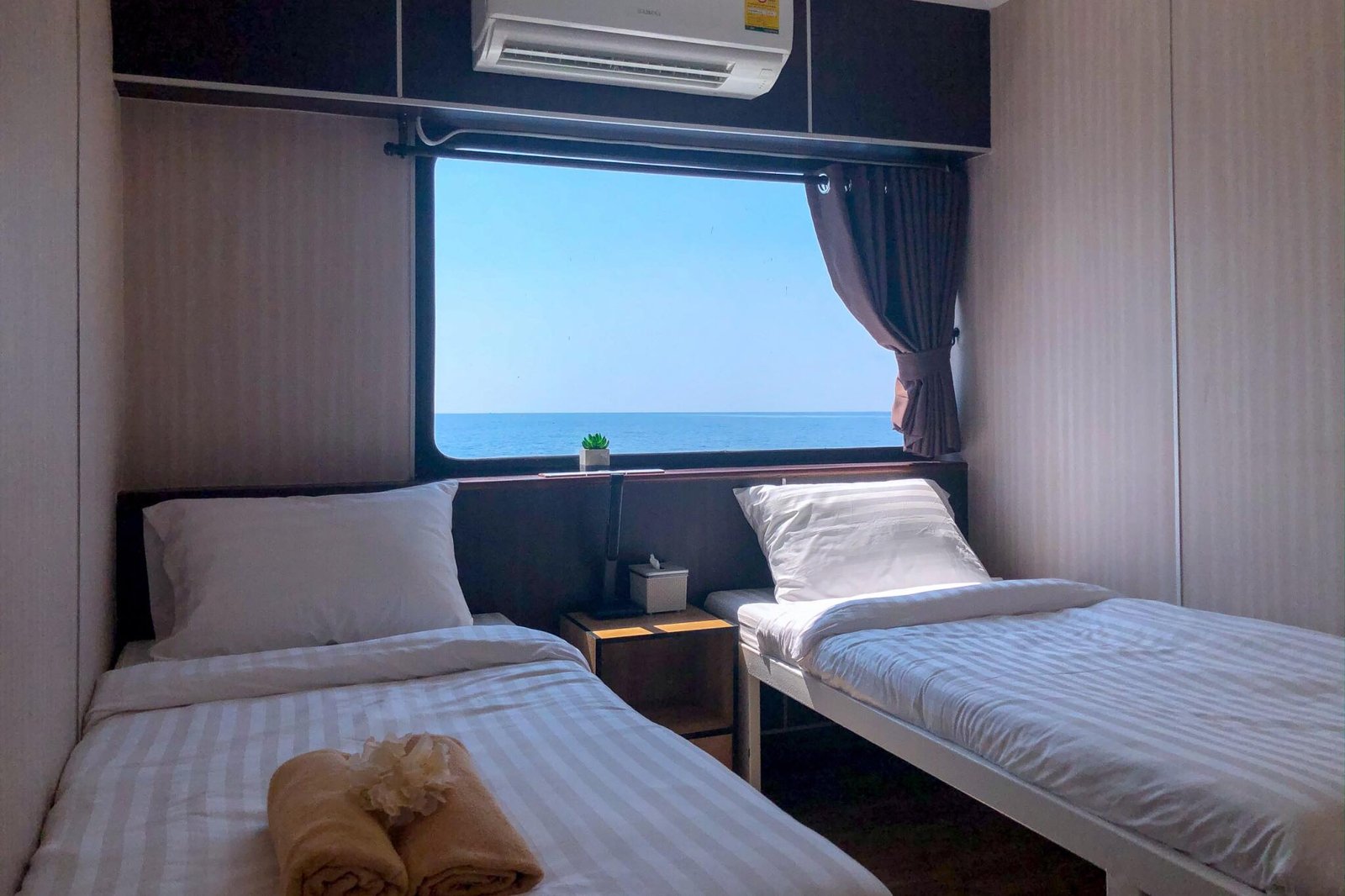 koon 9 boat similan Liveaboards