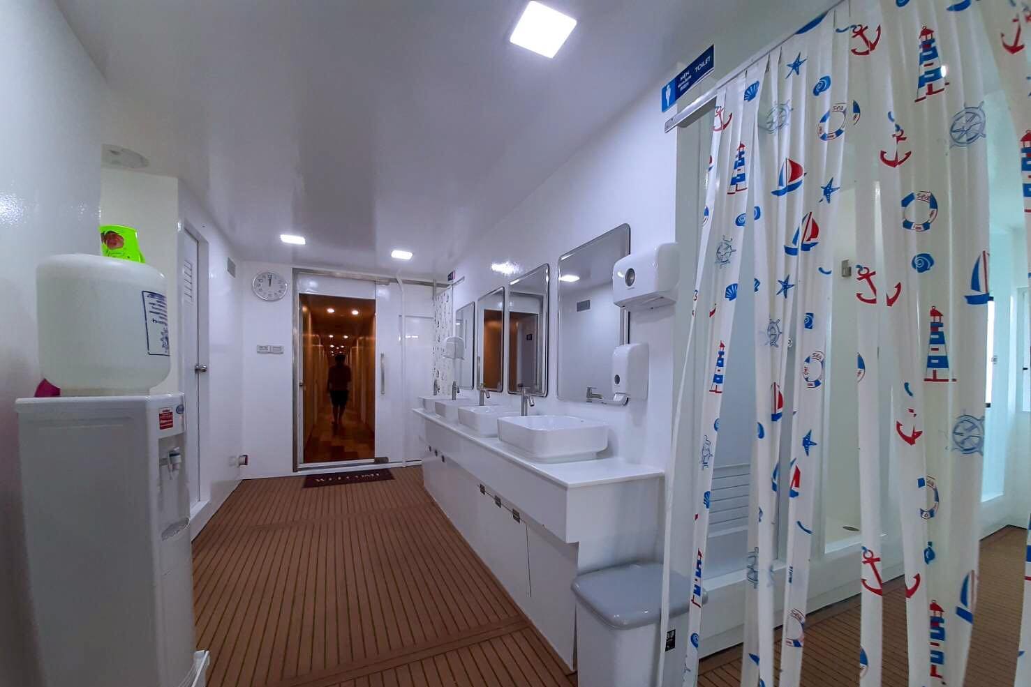 koon 9 boat similan Liveaboards